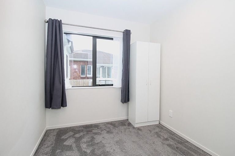 Photo of property in 4 Fruitvale Road, New Lynn, Auckland, 0600