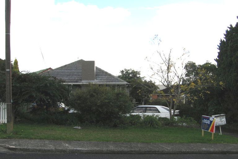 Photo of property in 2/3 Mackenzie Street, Te Atatu South, Auckland, 0610