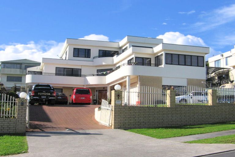 Photo of property in 6 Lobelia Rise, Goodwood Heights, Auckland, 2105