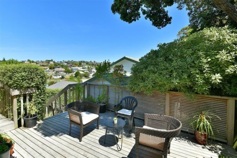 Photo of property in 1/4 Knott Road, Stanmore Bay, Whangaparaoa, 0932