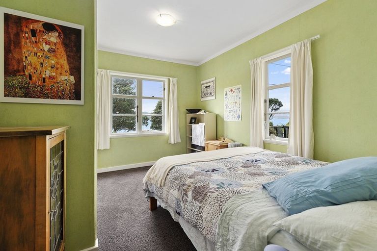 Photo of property in 318 Queens Drive, Lyall Bay, Wellington, 6022