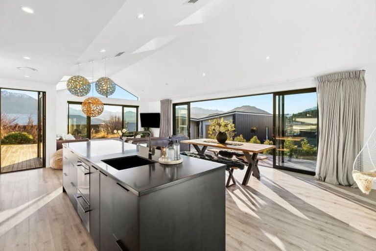 Photo of property in 39 Farrant Drive, Wanaka, 9305