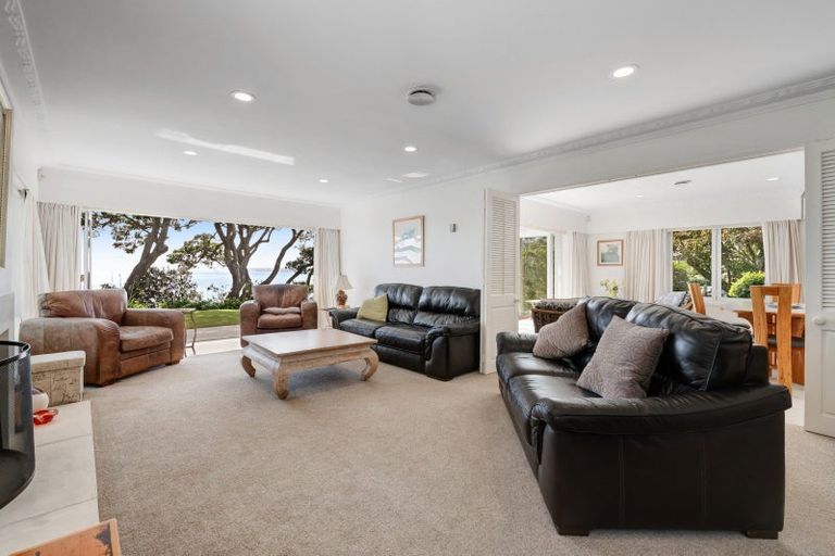 Photo of property in 11 Elgin Place, Red Beach, 0932