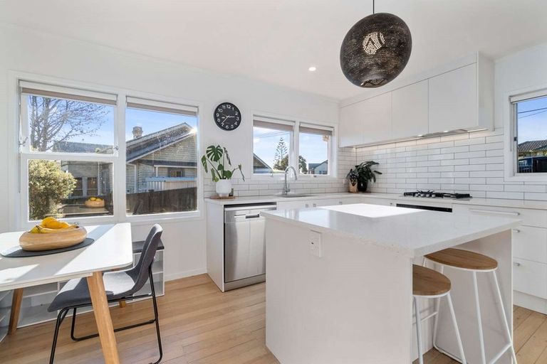 Photo of property in 265 Great North Road, Henderson, Auckland, 0612