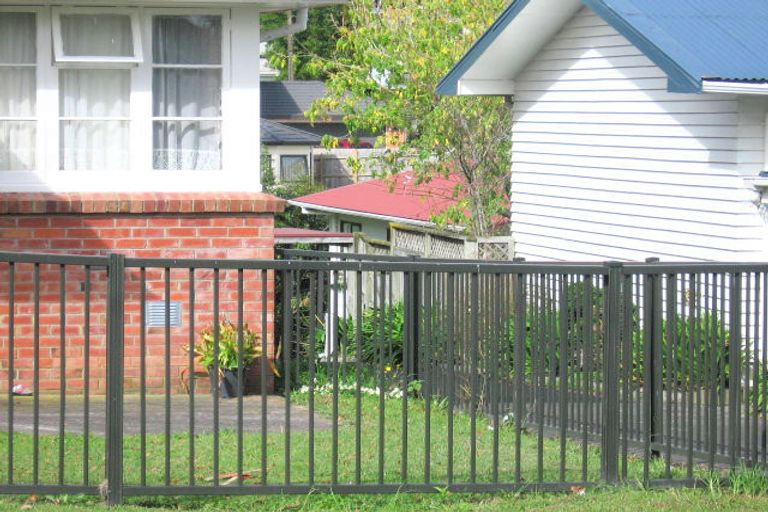 Photo of property in 1/23 Kereru Street, Henderson, Auckland, 0612