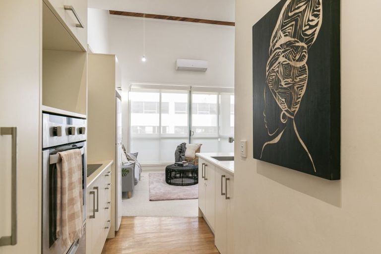 Photo of property in Metro Apartments, 220u4 Thorndon Quay, Pipitea, Wellington, 6011