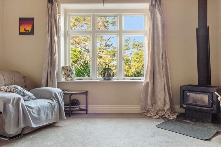 Photo of property in 2442 South Head Road, South Head, Helensville, 0874