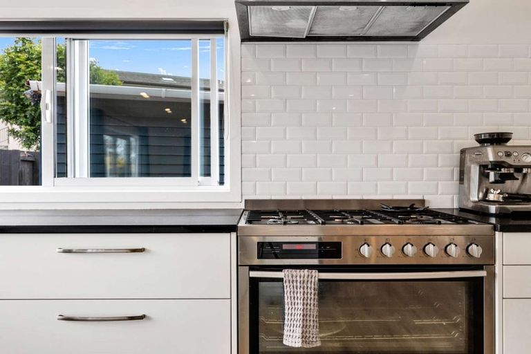 Photo of property in 1 Melia Place, Stanmore Bay, Whangaparaoa, 0932