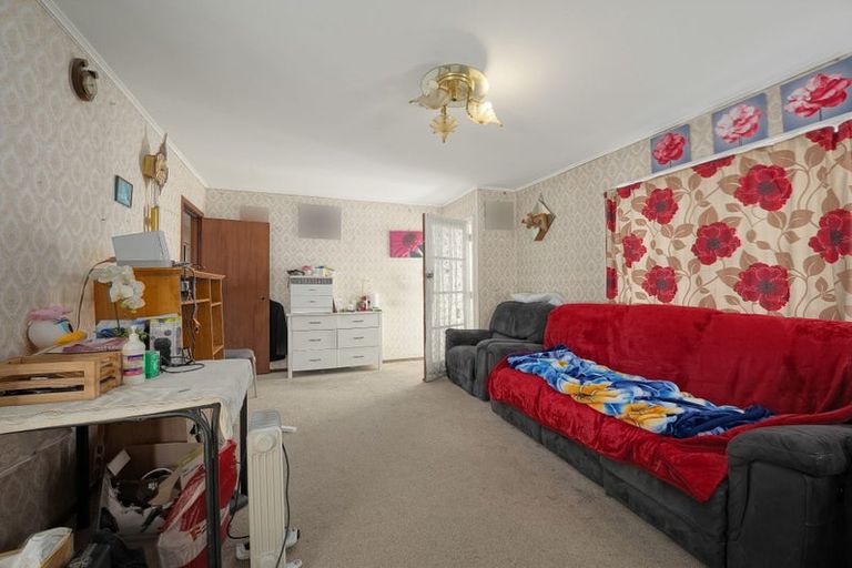 Photo of property in 23 Smythe Road, Henderson, Auckland, 0612