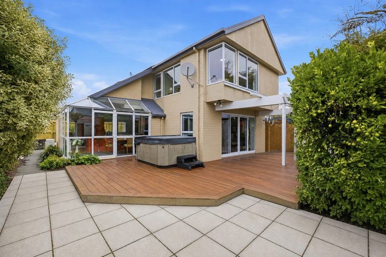 Photo of property in 2/122 Harewood Road, Papanui, Christchurch, 8053