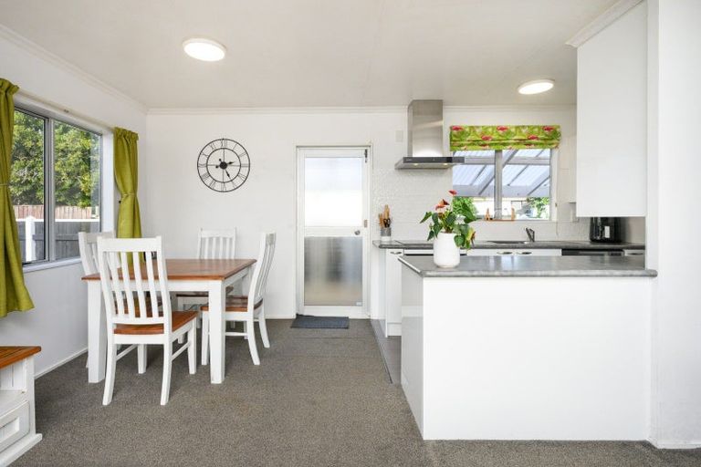 Photo of property in 38 Newton Place, Westbrook, Palmerston North, 4412