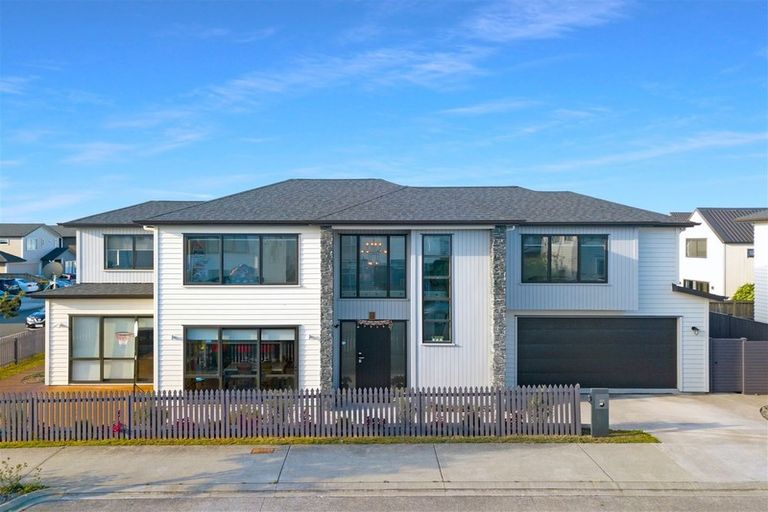 Photo of property in 1 Toanui Road, Hobsonville, Auckland, 0616