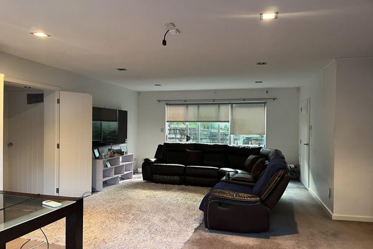 Photo of property in 17 Mansion Court, West Harbour, Auckland, 0618