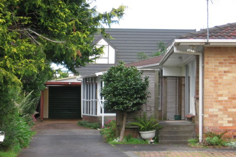 Photo of property in 2/23 Grande Vue Road, Papatoetoe, Auckland, 2025