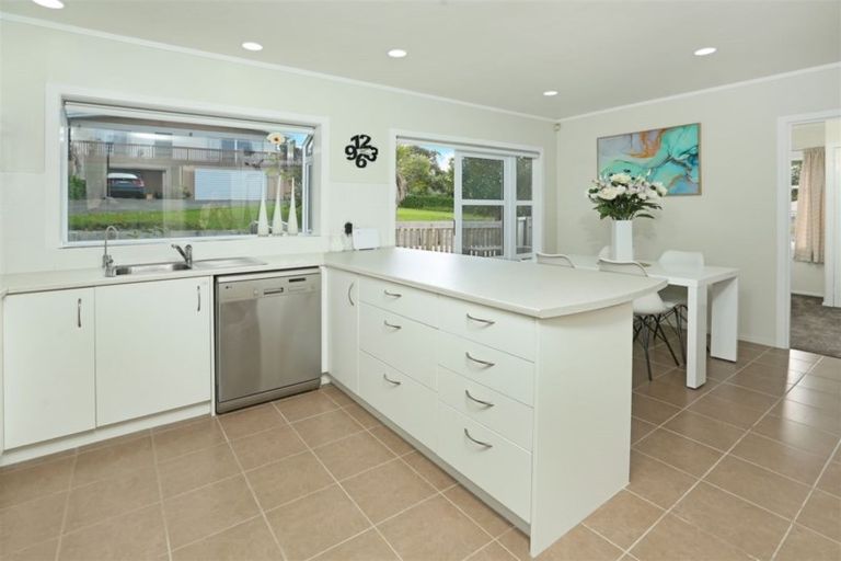 Photo of property in 64b Colwill Road, Massey, Auckland, 0614