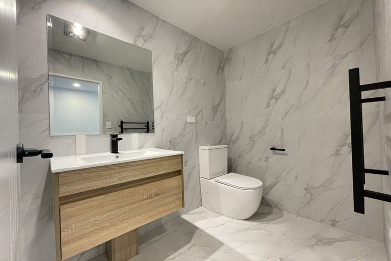 Photo of property in 6c Aralia Road, Sunnynook, Auckland, 0620