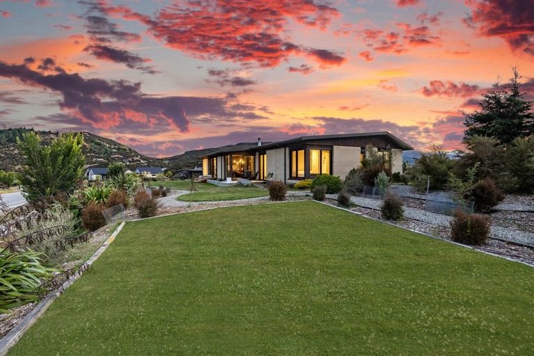 Photo of property in 7 Glenaray Crescent, Wanaka, 9305