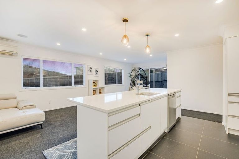 Photo of property in 21 Tasman Close, Aotea, Porirua, 5024