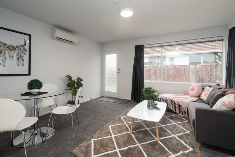 Photo of property in 2/176 Yaldhurst Road, Sockburn, Christchurch, 8042