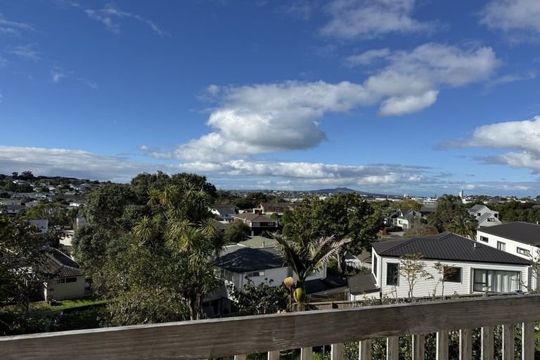 Photo of property in 26 Weldene Avenue, Glenfield, Auckland, 0629