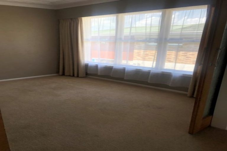 Photo of property in 70 Clevedon Road, Papakura, 2110
