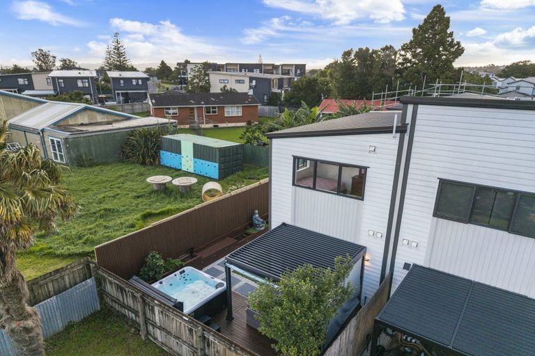 Photo of property in 7/69 Wharf Road, Te Atatu Peninsula, Auckland, 0610