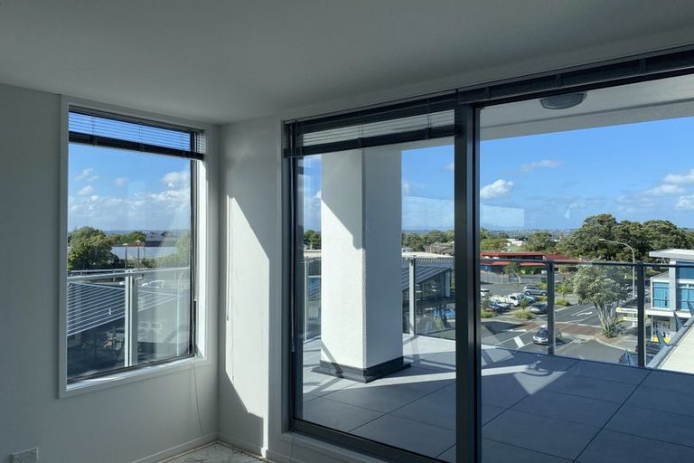 Photo of property in Bella Vista, 3d/84 Gunner Drive, Te Atatu Peninsula, Auckland, 0610