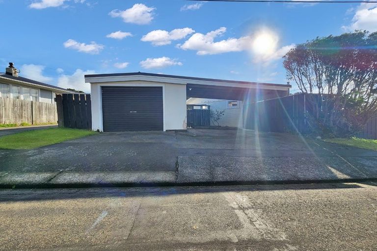 Photo of property in 14 Barclay Street, Newlands, Wellington, 6037