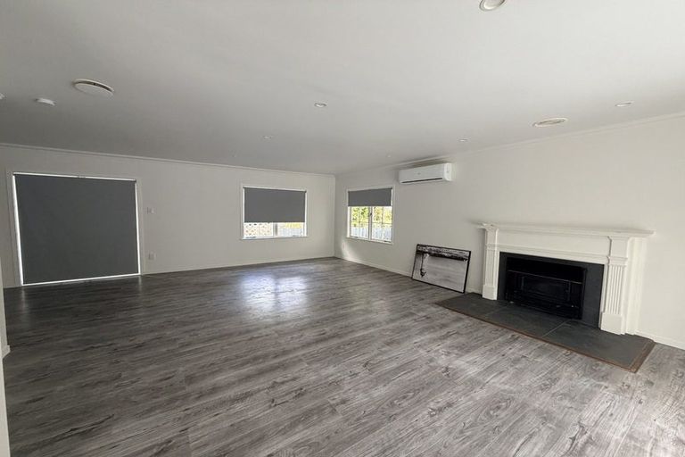 Photo of property in 30 Glencourt Place, Glenfield, Auckland, 0629