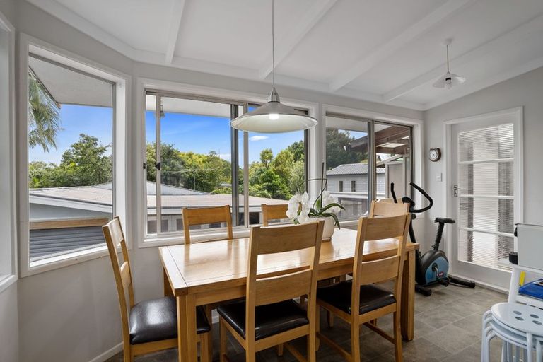 Photo of property in 15 Renata Crescent, Te Atatu Peninsula, Auckland, 0610