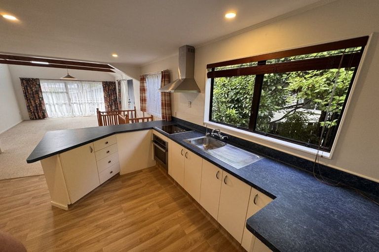 Photo of property in 21 Hartford Crescent, Totara Park, Upper Hutt, 5018