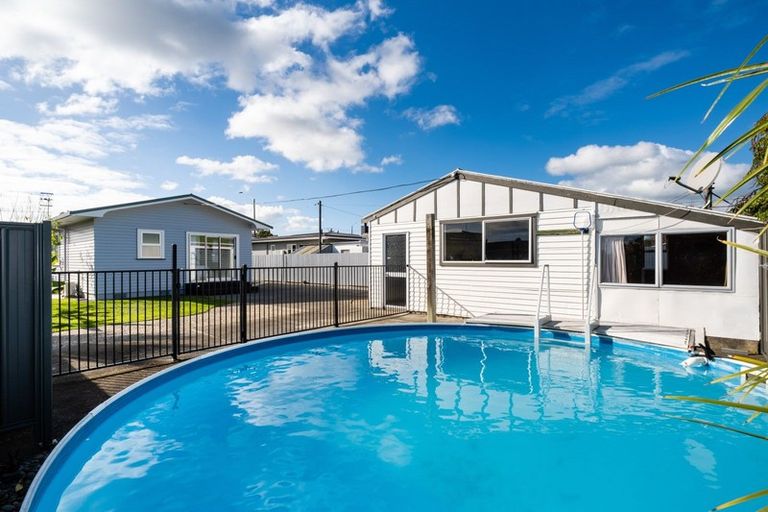 Photo of property in 27 Meeanee Road, Taradale, Napier, 4112