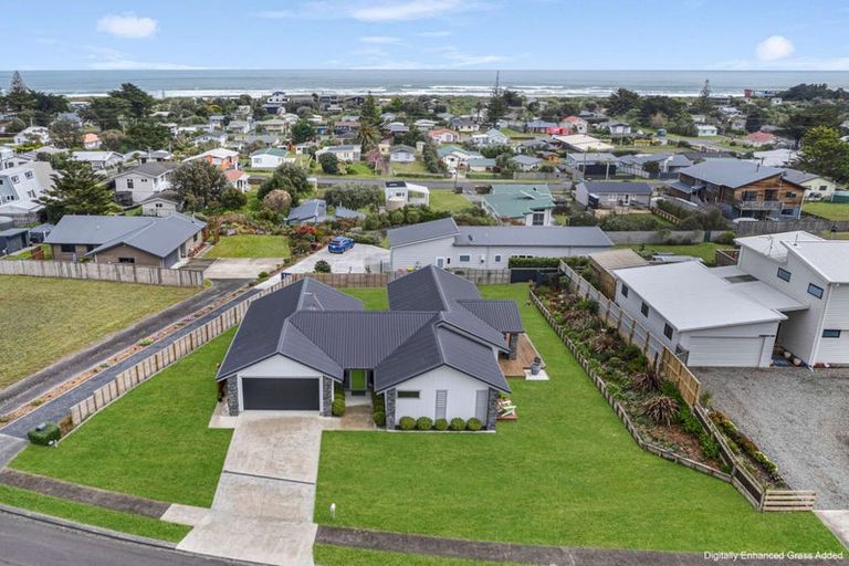 Photo of property in 20 Taonui Street, Waitarere Beach, Levin, 5510