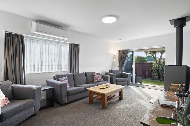 Photo of property in 5 Queenspark Drive, Parklands, Christchurch, 8083