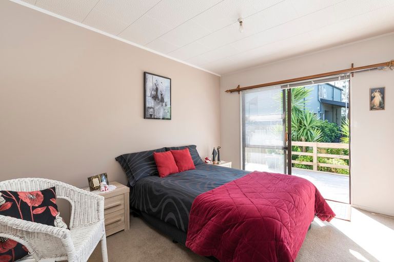 Photo of property in 40 Pokapu Street, Titirangi, Auckland, 0600