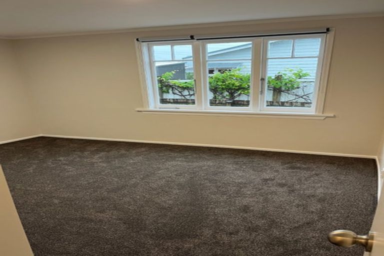 Photo of property in 8 Waiari Road, Conifer Grove, Takanini, 2112