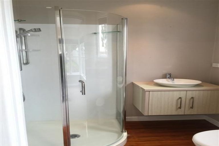 Photo of property in 42 Highland Avenue, Titirangi, Auckland, 0604