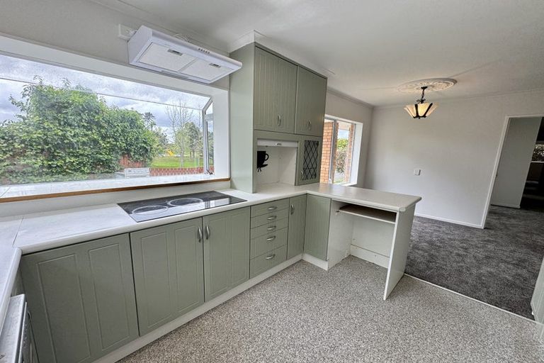 Photo of property in 6 Porter Avenue, Te Atatu South, Auckland, 0610