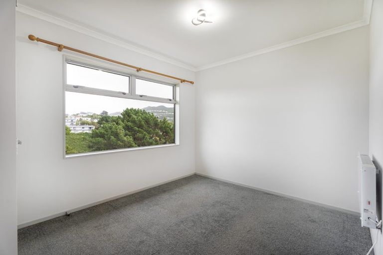 Photo of property in 18 Cresswell Place, Johnsonville, Wellington, 6037