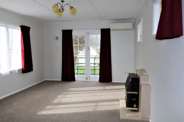 Photo of property in 5 Mcgowan Road, Wainuiomata, Lower Hutt, 5014