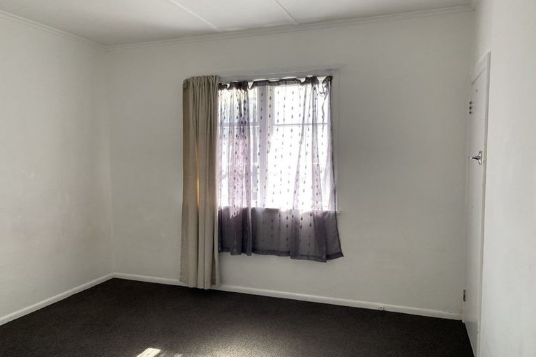 Photo of property in 27 Collins Road, Melville, Hamilton, 3206