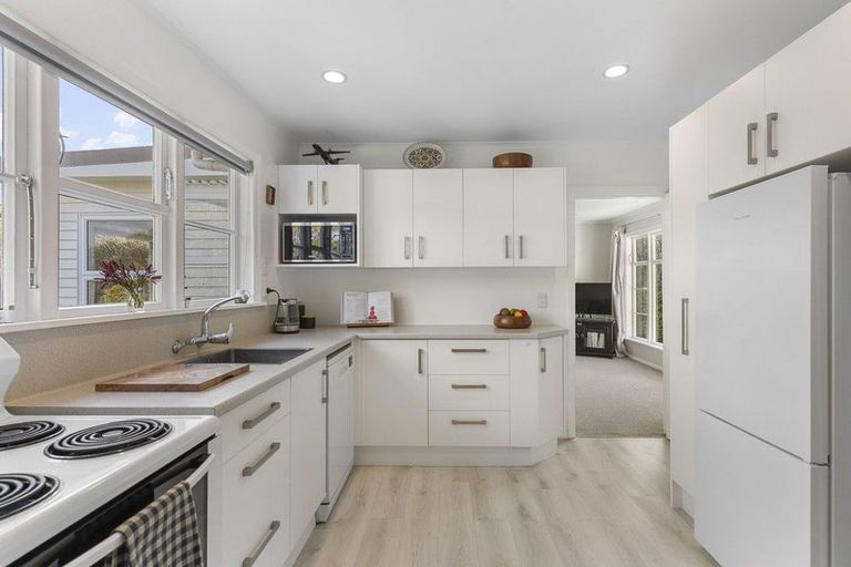 Photo of property in 21 Cecil Road, Tawa, Wellington, 5028