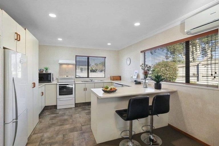 Photo of property in 1/30 Whiteley Street, Moturoa, New Plymouth, 4310