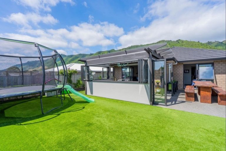 Photo of property in 7 Mahia Lane, Waikanae, 5036