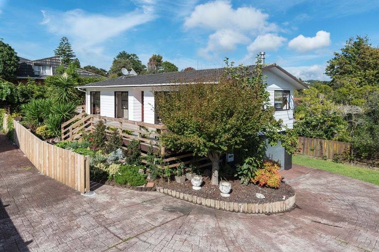 Photo of property in 40 Pokapu Street, Titirangi, Auckland, 0600