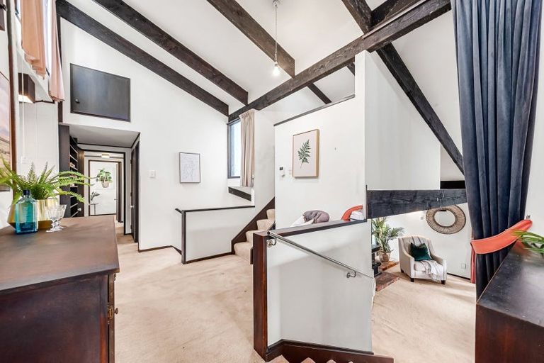 Photo of property in 8 Freemans Way, Pinehaven, Upper Hutt, 5019