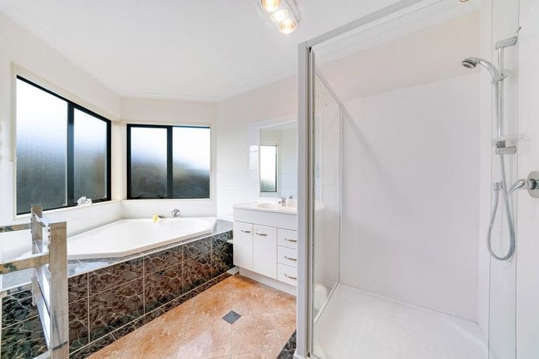 Photo of property in 8 Morewa Place, Takanini, 2112