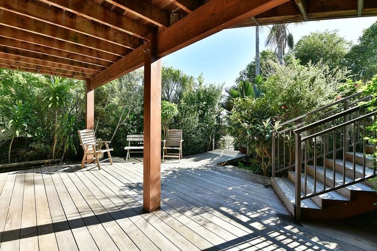 Photo of property in 36 Surf Road, Stanmore Bay, Whangaparaoa, 0932
