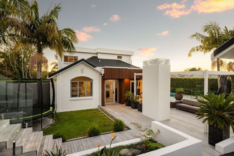 Photo of property in 1 Woodstock Road, Fairfield, Hamilton, 3214