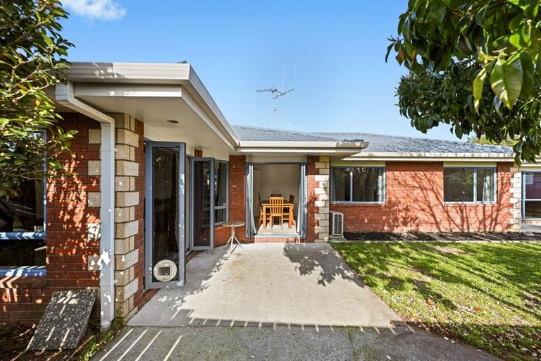 Photo of property in 50 Waiwherowhero Drive, St Andrews, Hamilton, 3200